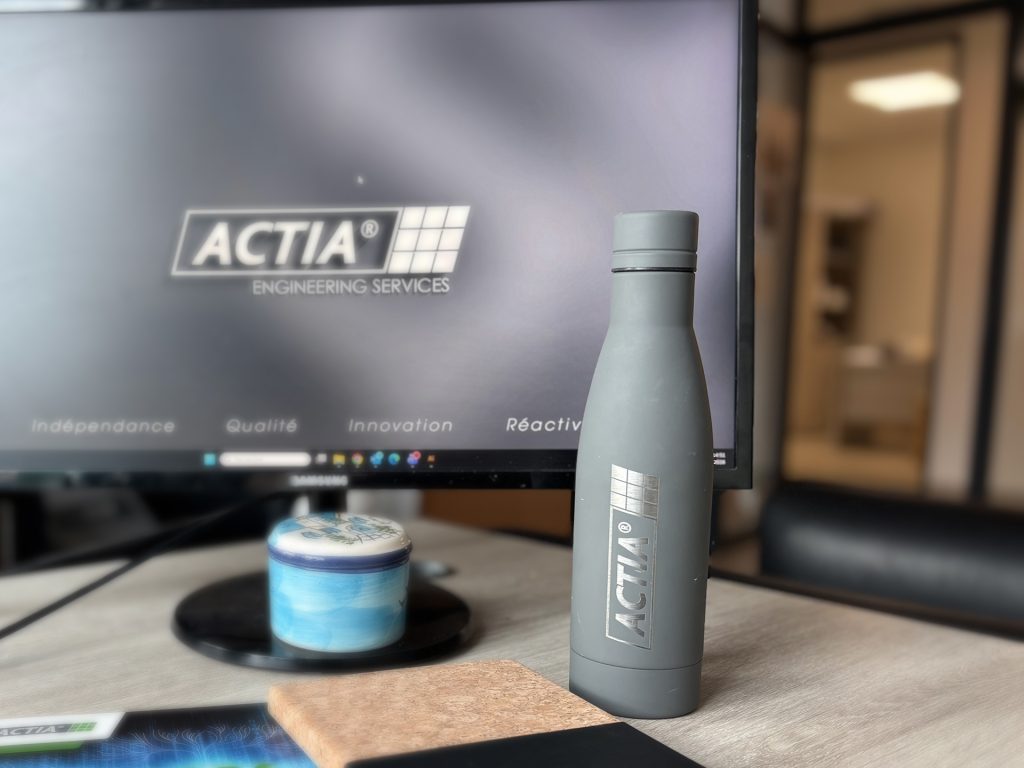 Shaping a Better World bouteille d'eau